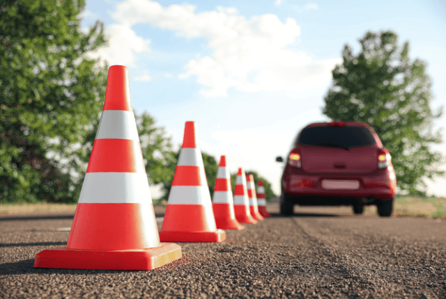 Öva inför körning i riskettan (risk 1) och risktvåan (risk 2) tillsammans med körskola i Lysekil med bil
